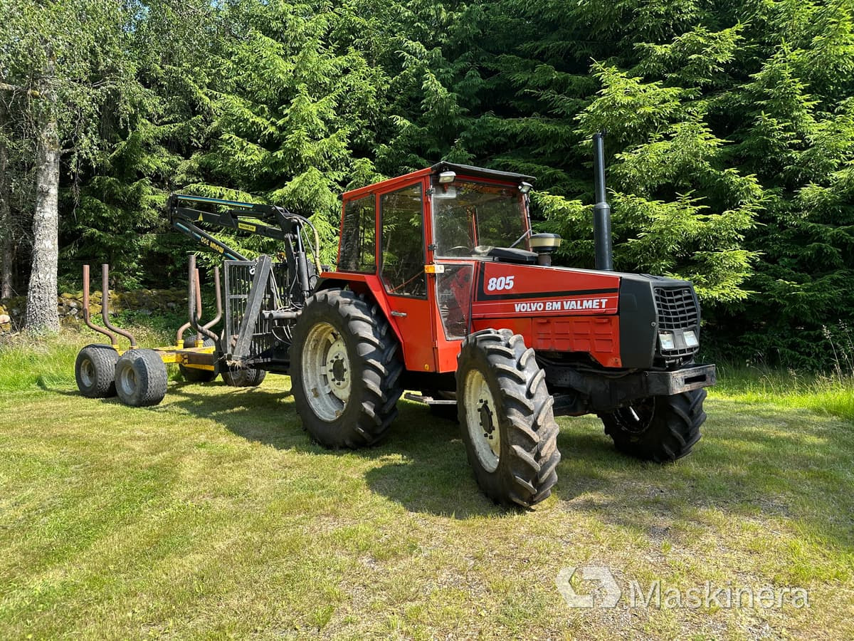 Traktor Volvo BM 805-4 med skogsvagn och kran - Трактор, Лісовий причіп: фото 1 Traktor Volvo BM 805-4 med skogsvagn och kran - Трактор, Лісовий причіп: фото 1