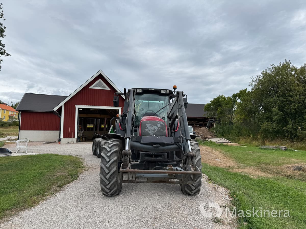 Valtra N121 & Farma CT 6,5-12 Traktor Valtra N121 Advance med frontlastare & Skogskärra Farma T12 - Трактор: фото 3 Valtra N121 & Farma CT 6,5-12 Traktor Valtra N121 Advance med frontlastare & Skogskärra Farma T12 - Трактор: фото 3