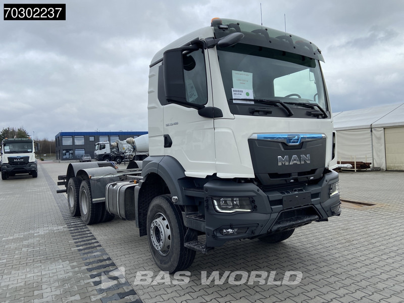 MAN TGS 33.400 6X4 NEW 6x4 chassis Big-Axle Manual Airco EURO 2 - Вантажівка шасі: фото 3 MAN TGS 33.400 6X4 NEW 6x4 chassis Big-Axle Manual Airco EURO 2 - Вантажівка шасі: фото 3