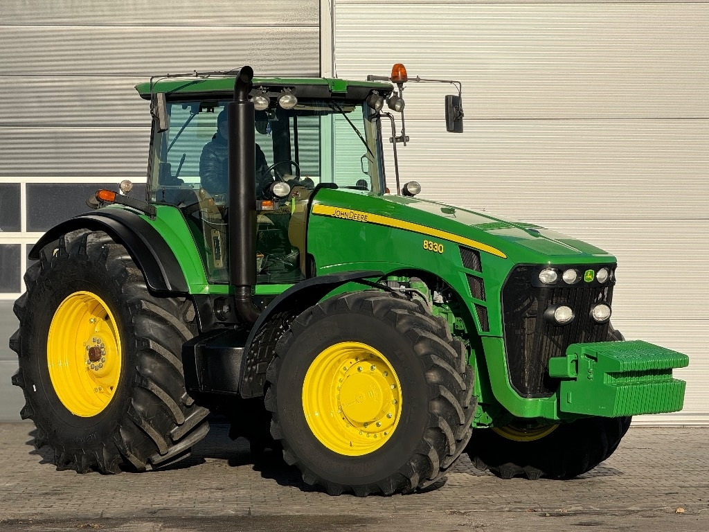 John Deere 8330 AutoPower - Трактор: фото 1 John Deere 8330 AutoPower - Трактор: фото 1