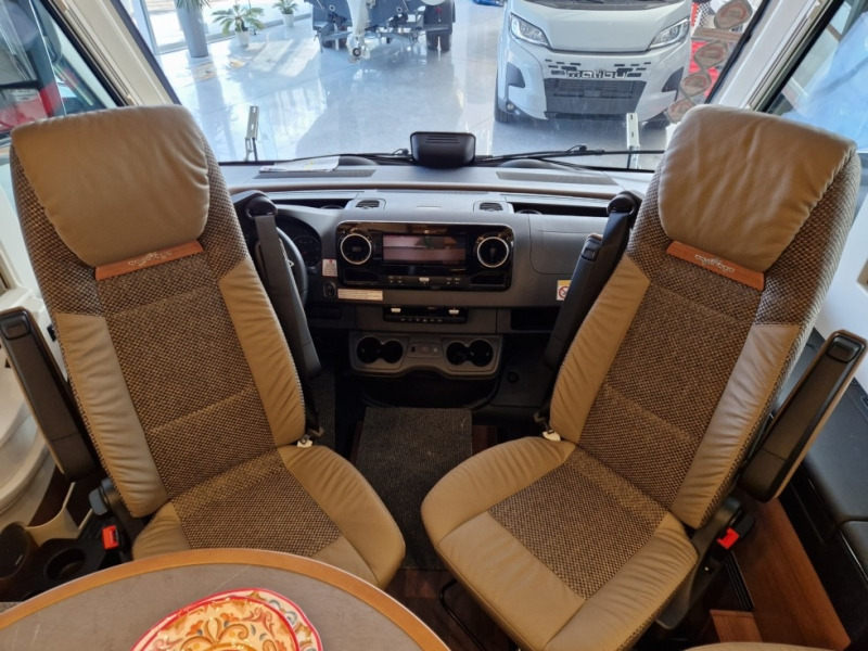 Carthago Chic E-Line I 64 XL QB Mercedes - Інтегрований автобудинок: фото 5 Carthago Chic E-Line I 64 XL QB Mercedes - Інтегрований автобудинок: фото 5