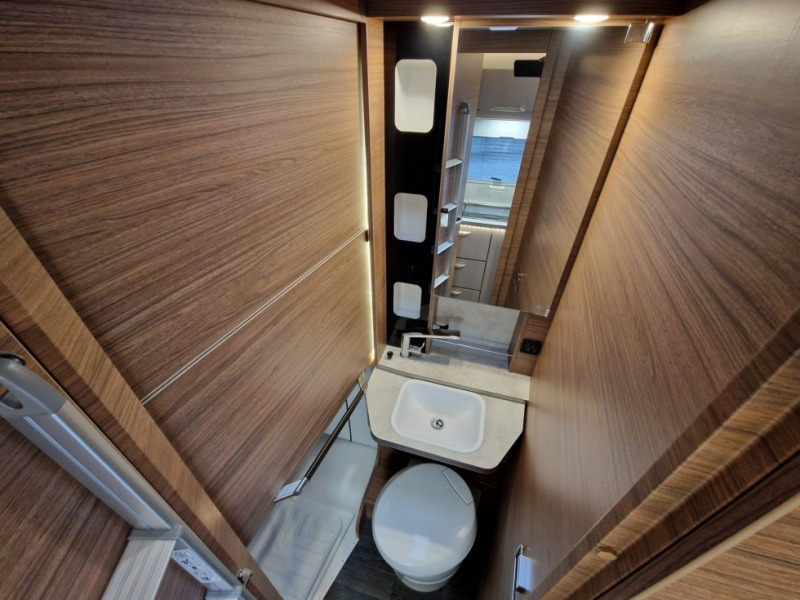 Інтегрований автобудинок Knaus Tourer Van 500 MQ: фото 13 Інтегрований автобудинок Knaus Tourer Van 500 MQ: фото 13