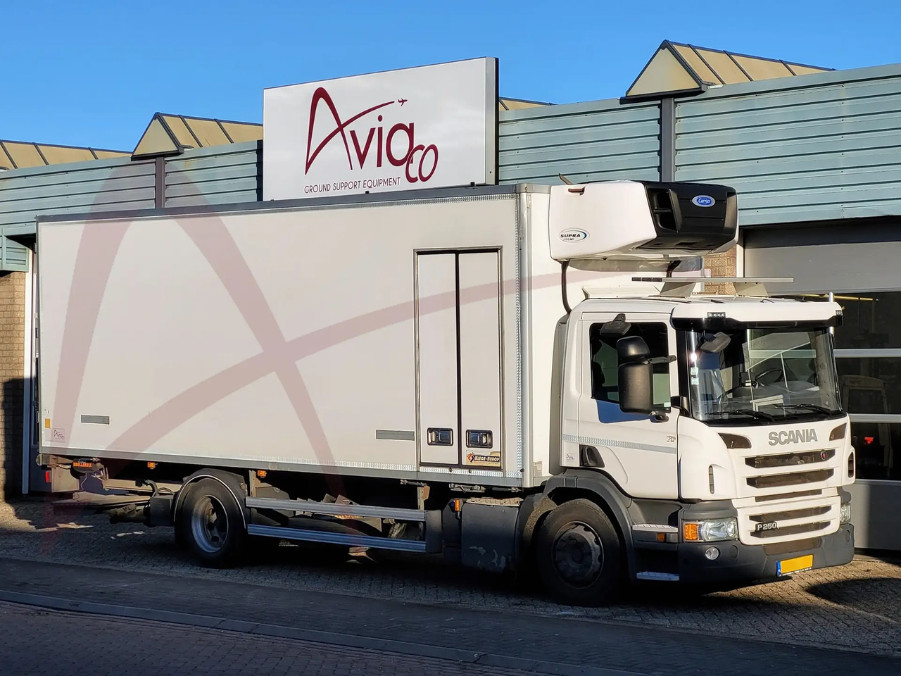 SCANIA P250 - Вантажівка з закритим кузовом: фото 1 SCANIA P250 - Вантажівка з закритим кузовом: фото 1