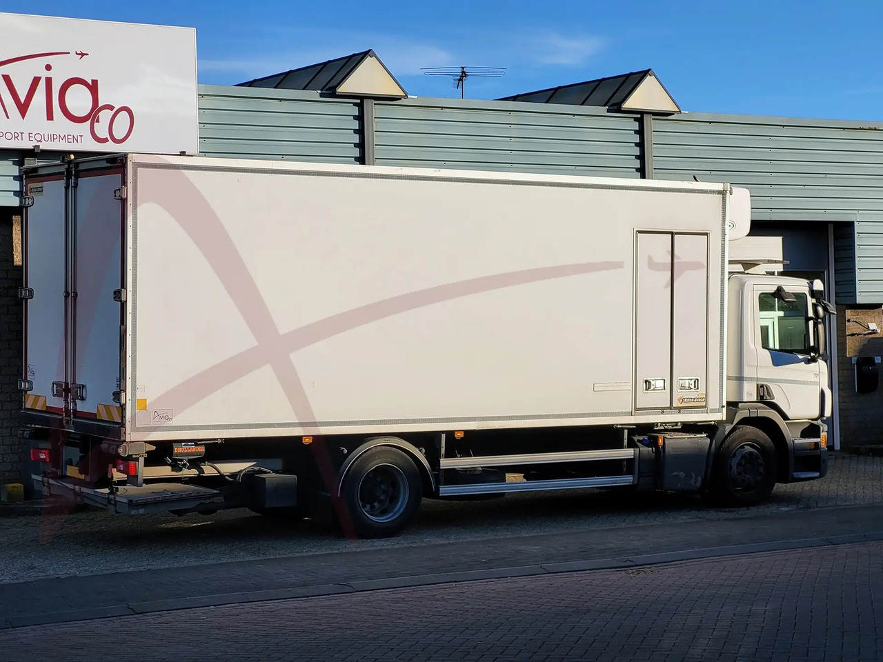 SCANIA P250 - Вантажівка з закритим кузовом: фото 2 SCANIA P250 - Вантажівка з закритим кузовом: фото 2