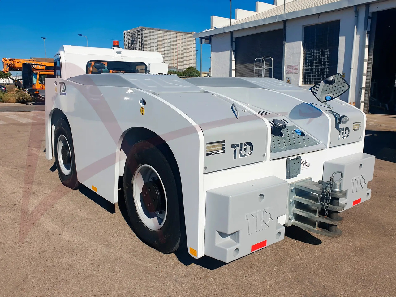 TLD TMX 350-28 - Аеродромний тягач: фото 3 TLD TMX 350-28 - Аеродромний тягач: фото 3