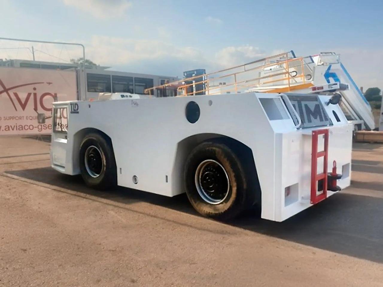 TLD TMX-400 - Аеродромний тягач: фото 3 TLD TMX-400 - Аеродромний тягач: фото 3