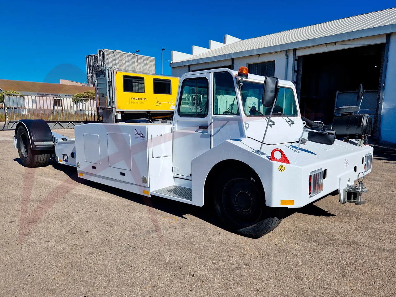 TLD TPX-200-MT - Аеродромний тягач: фото 2 TLD TPX-200-MT - Аеродромний тягач: фото 2