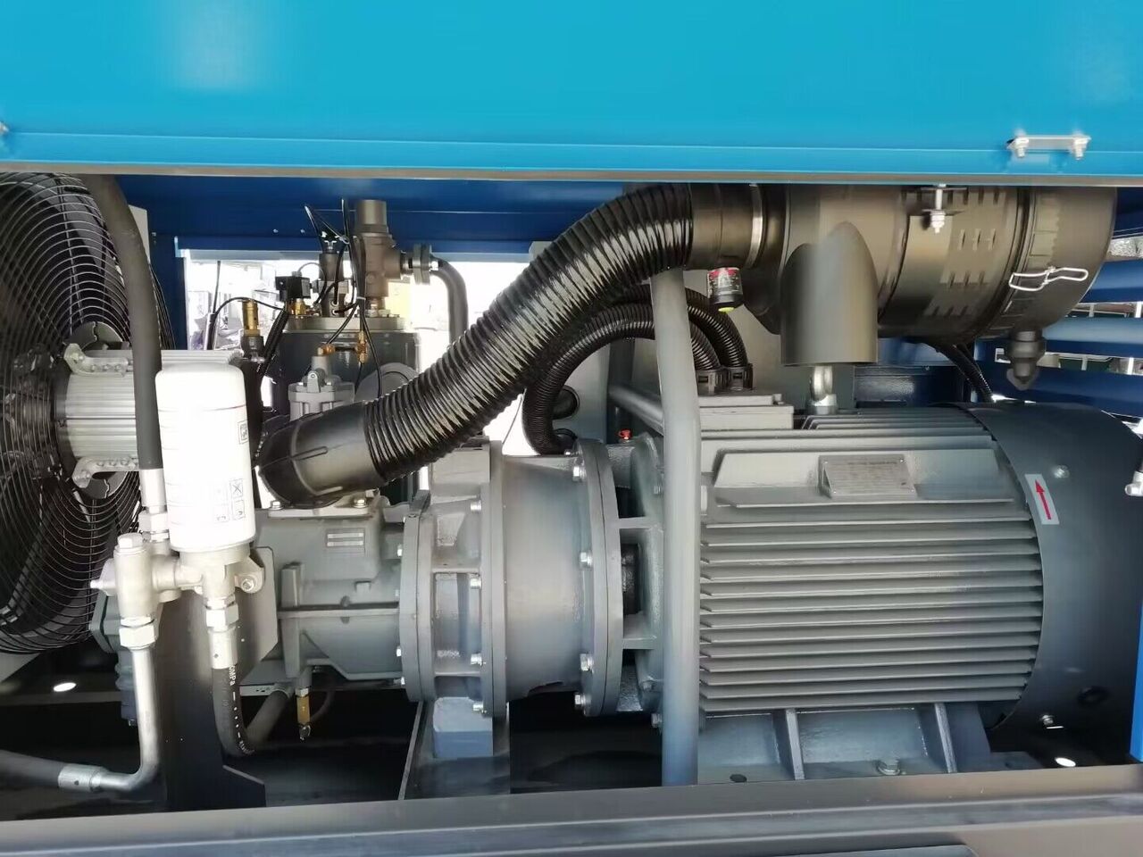 Liutech 120-12 424CFM 12Bar Portable Screw Diesel - Повітряний компресор: фото 5 Liutech 120-12 424CFM 12Bar Portable Screw Diesel - Повітряний компресор: фото 5