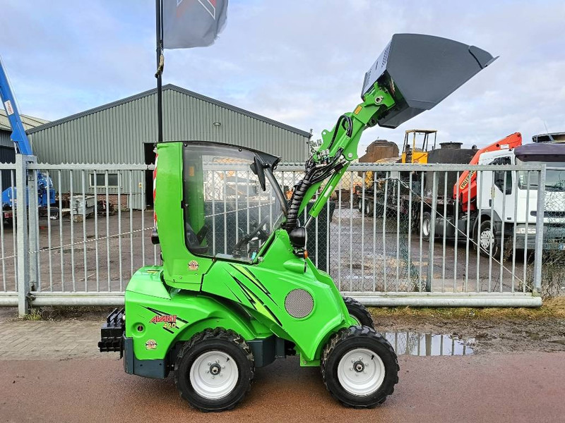 Avant M420 MSDNT mini shovel loader lader 980 kg CE - Гусеничний міні-навантажувач: фото 1 Avant M420 MSDNT mini shovel loader lader 980 kg CE - Гусеничний міні-навантажувач: фото 1
