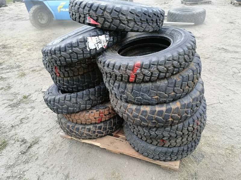 Michelin 6,50 R16 C 7,00R16 C 22/100R16 255/100R16 banden l - Шини і диски в категорії Будівельна техніка: фото 2 Michelin 6,50 R16 C 7,00R16 C 22/100R16 255/100R16 banden l - Шини і диски в категорії Будівельна техніка: фото 2
