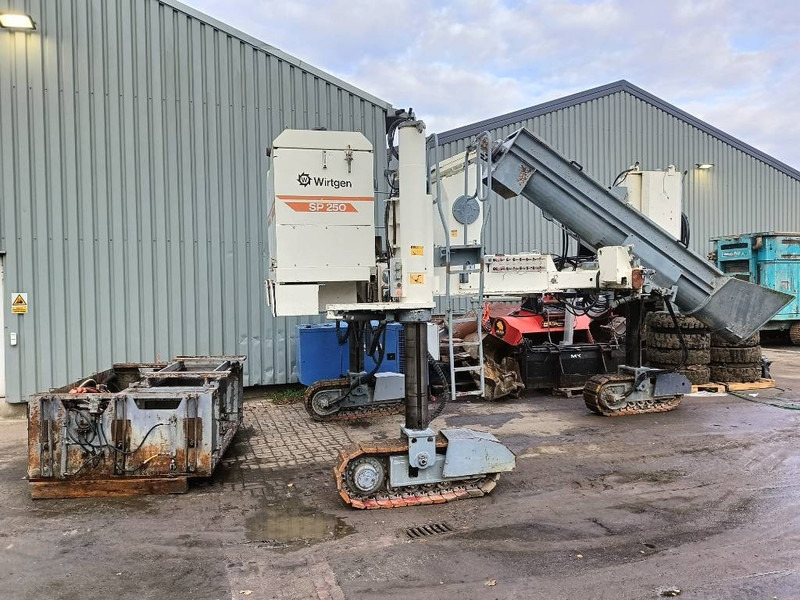 Wirtgen SP 250 500 beton bekisting machine sleep - Асфальтоукладач: фото 2 Wirtgen SP 250 500 beton bekisting machine sleep - Асфальтоукладач: фото 2