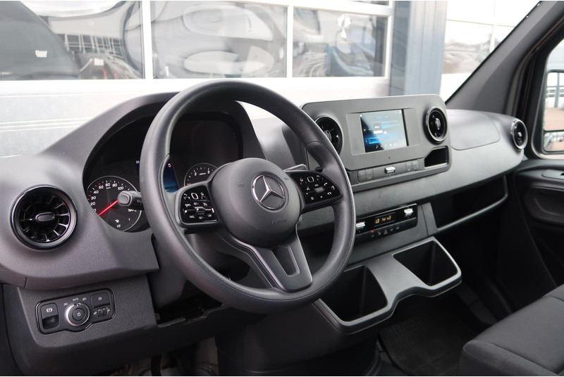 Mercedes-Benz Sprinter 317 CDI L2H2 AUT/ CAMERA/ MBUX/ CRUISE/ AIRCO - Суцільнометалевий фургон: фото 2 Mercedes-Benz Sprinter 317 CDI L2H2 AUT/ CAMERA/ MBUX/ CRUISE/ AIRCO - Суцільнометалевий фургон: фото 2