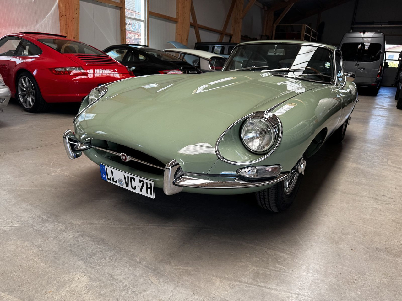 Jaguar E-Type 4.2 Litre Serie 1.5 FHC - Легковий автомобіль: фото 2 Jaguar E-Type 4.2 Litre Serie 1.5 FHC - Легковий автомобіль: фото 2