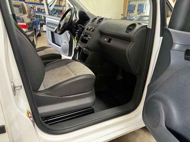 VW Caddy 1.6 TDI Kasten Sortimo AHK... - Суцільнометалевий фургон: фото 5 VW Caddy 1.6 TDI Kasten Sortimo AHK... - Суцільнометалевий фургон: фото 5