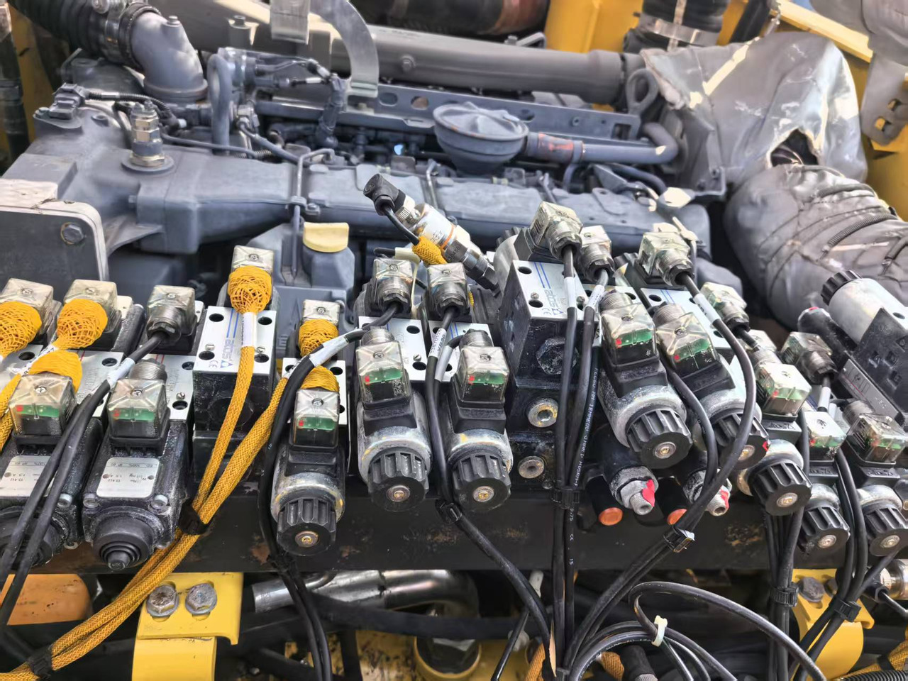 BOMAG Second Hand Asphalt Milling Machine BM2000/60 Asphalt Cold Milling Machine Price - Дорожня фреза: фото 3 BOMAG Second Hand Asphalt Milling Machine BM2000/60 Asphalt Cold Milling Machine Price - Дорожня фреза: фото 3