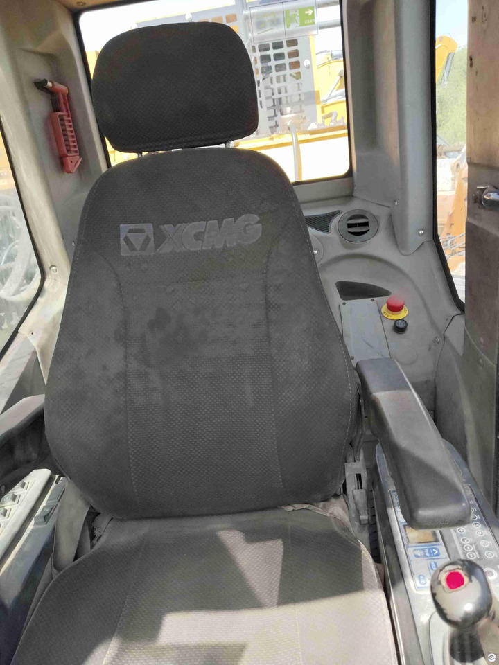 XCMG 2017 XE700D used 70 ton hydraulic crawler excavator price - Екскаватор: фото 5 XCMG 2017 XE700D used 70 ton hydraulic crawler excavator price - Екскаватор: фото 5