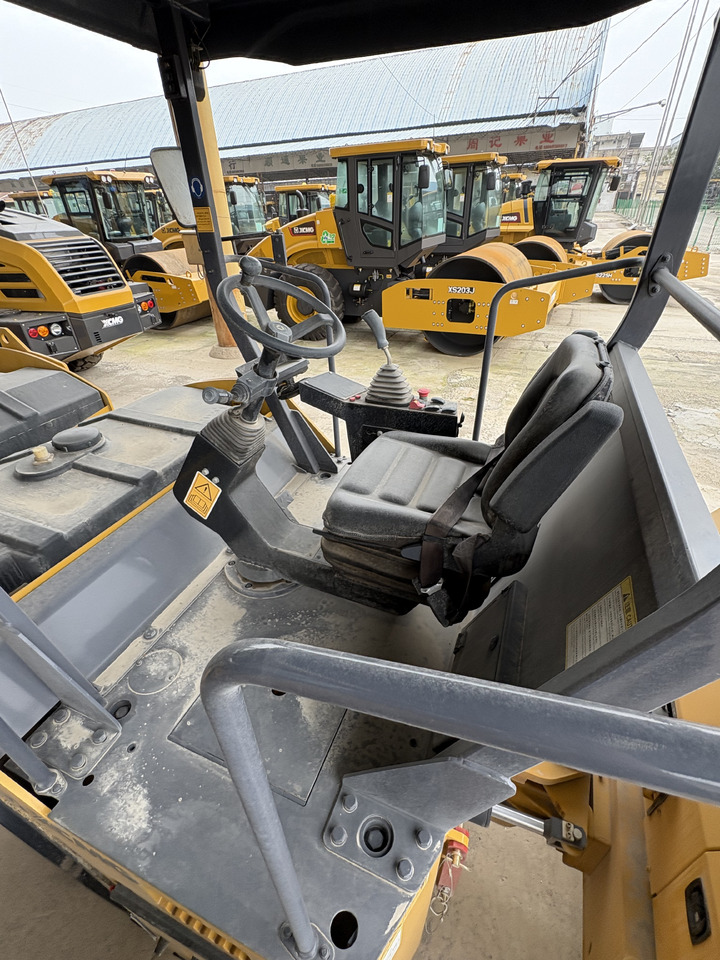 XCMG 8 ton 2Y103 double drum used vibratory road roller compactor 2022 - Дорожній каток: фото 2 XCMG 8 ton 2Y103 double drum used vibratory road roller compactor 2022 - Дорожній каток: фото 2