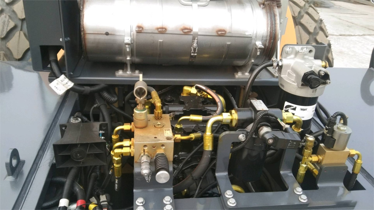 XCMG CV123 used 12ton single drum vibratory compactor price - Дорожній каток: фото 4 XCMG CV123 used 12ton single drum vibratory compactor price - Дорожній каток: фото 4