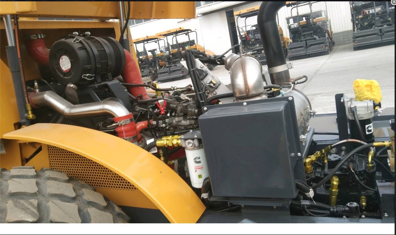 XCMG CV123 used 12ton single drum vibratory compactor price - Дорожній каток: фото 5 XCMG CV123 used 12ton single drum vibratory compactor price - Дорожній каток: фото 5