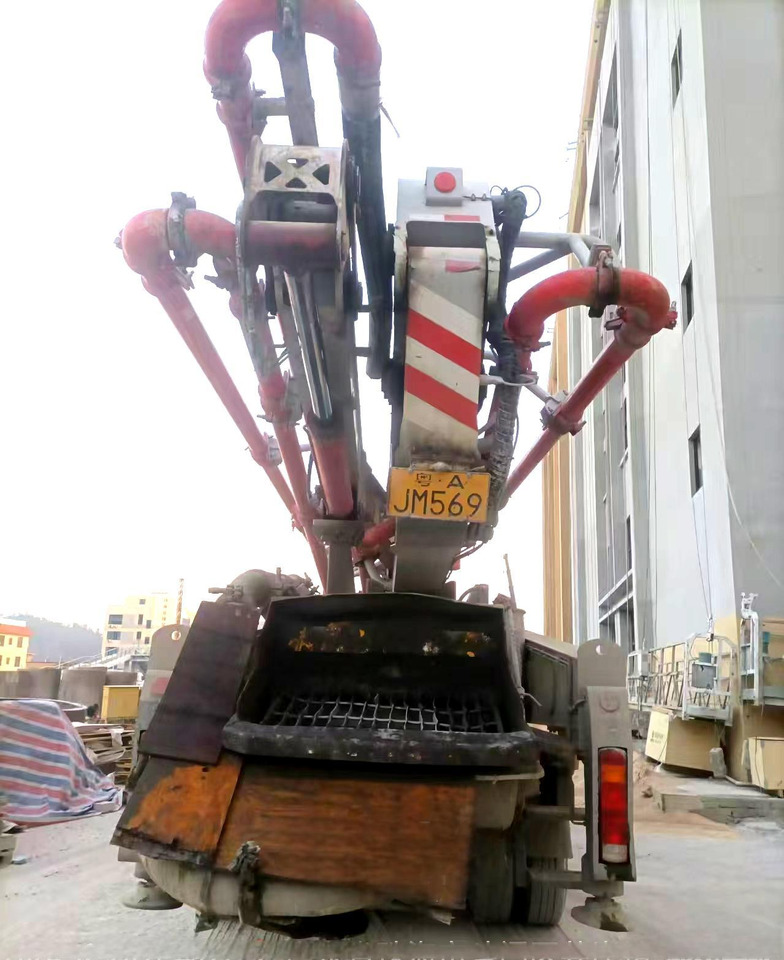 XCMG Manufacturer Concrete Pump Machine HB43V Used 43m HOWO Small Concrete Pumps Truck For Sale - Автобетононасос: фото 4 XCMG Manufacturer Concrete Pump Machine HB43V Used 43m HOWO Small Concrete Pumps Truck For Sale - Автобетононасос: фото 4