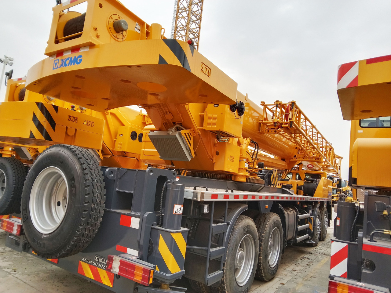 XCMG Manufacturer Second Hand Lorry Truck Crane QY55K5C_2 55 Ton Mobile Hydraulic Crane For Sale - Автокран: фото 4 XCMG Manufacturer Second Hand Lorry Truck Crane QY55K5C_2 55 Ton Mobile Hydraulic Crane For Sale - Автокран: фото 4