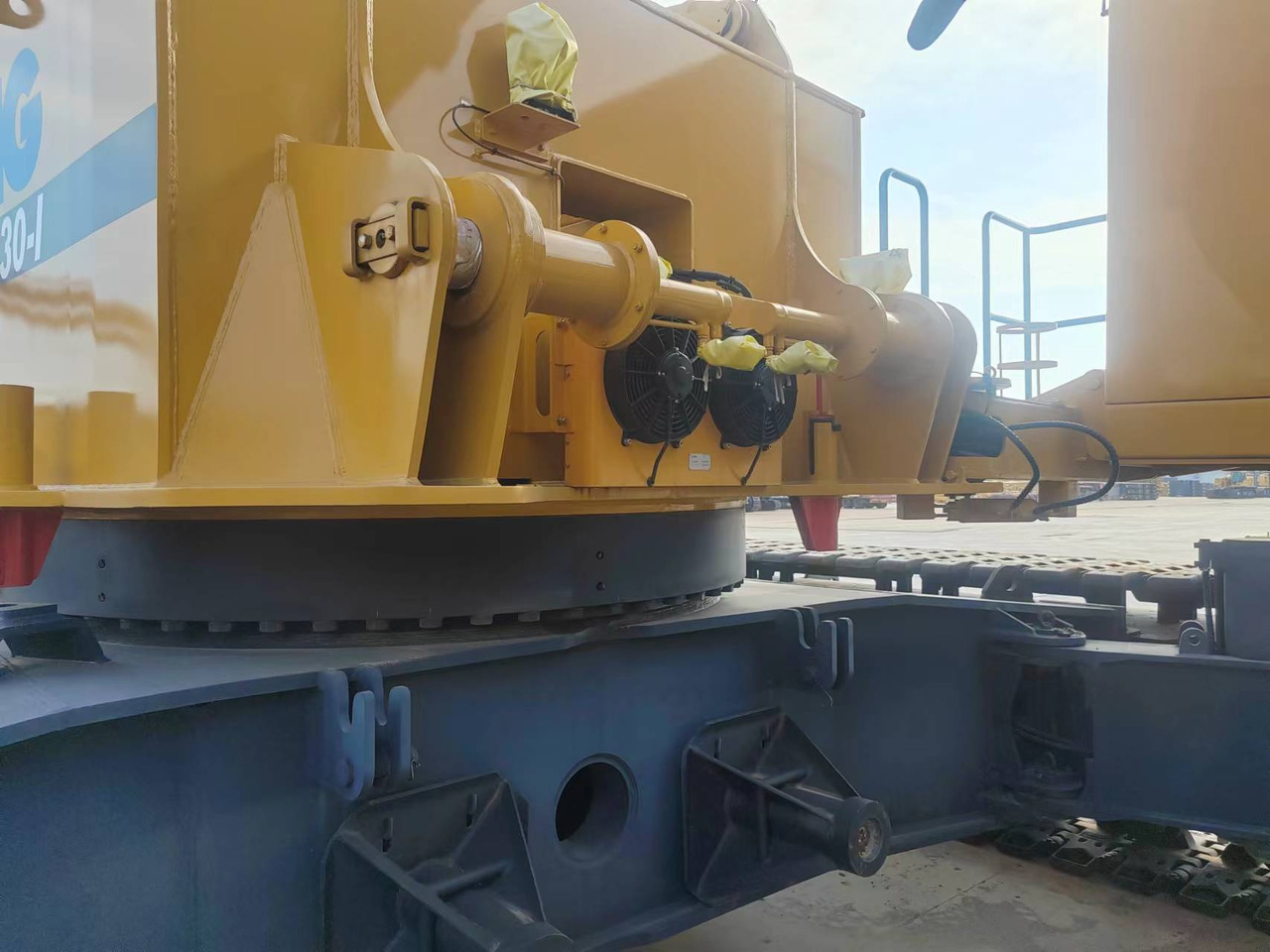 XCMG Officail Used Hydraulic Crane 130 Ton XGC130-I Mobile Crawler Crane For Sale - Гусеничний кран: фото 5 XCMG Officail Used Hydraulic Crane 130 Ton XGC130-I Mobile Crawler Crane For Sale - Гусеничний кран: фото 5