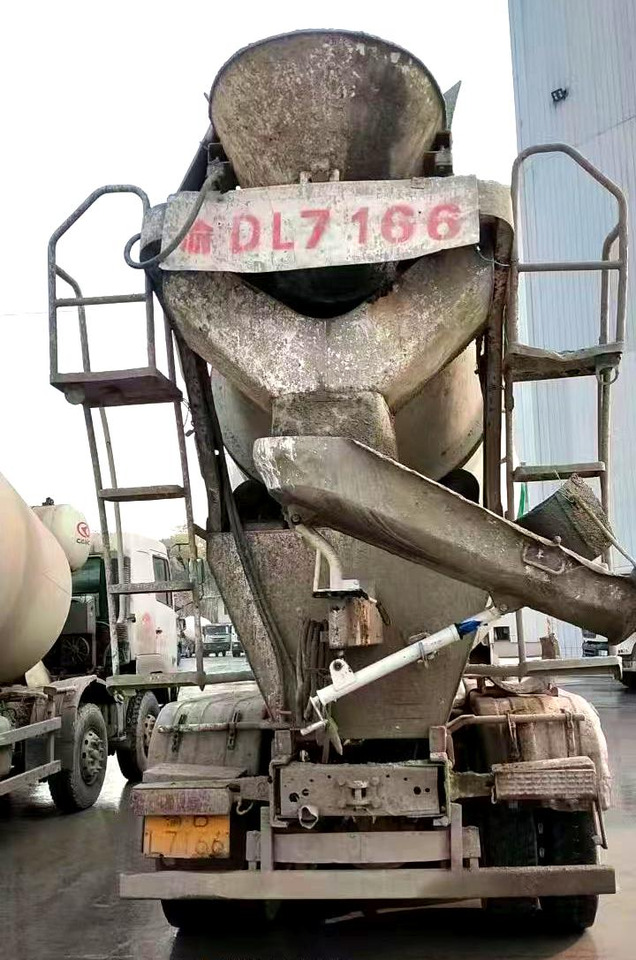 XCMG Official Construction Cement Mixer G4804B 12m³ Used Mobile Concrete Mixer Truck for sale - Змішувальний барабан: фото 4 XCMG Official Construction Cement Mixer G4804B 12m³ Used Mobile Concrete Mixer Truck for sale - Змішувальний барабан: фото 4