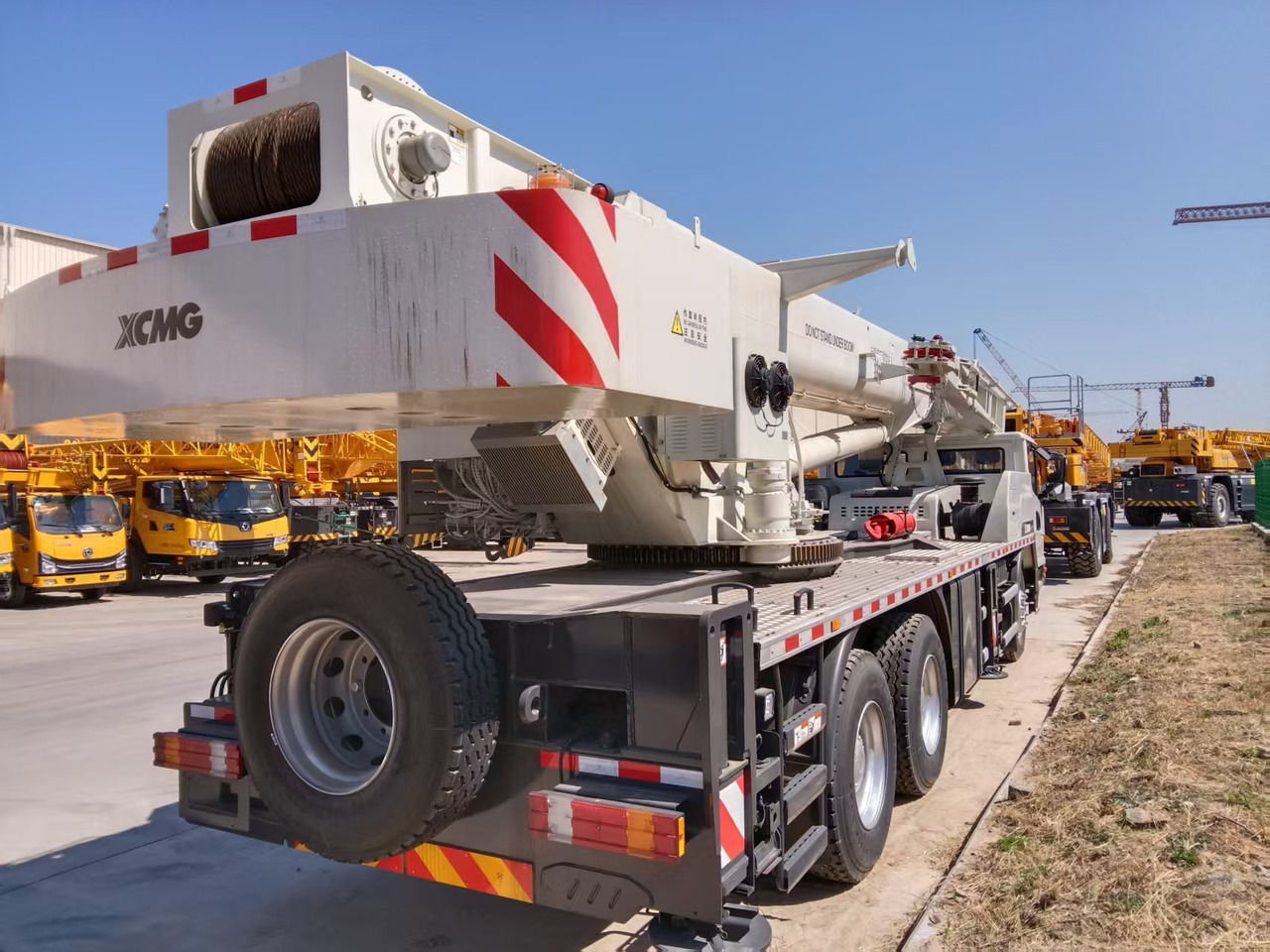 XCMG Official Construction Mini Mobile Crane QY30_TW 30 ton Used Small Hydraulic Crane Price - Автокран: фото 2 XCMG Official Construction Mini Mobile Crane QY30_TW 30 ton Used Small Hydraulic Crane Price - Автокран: фото 2