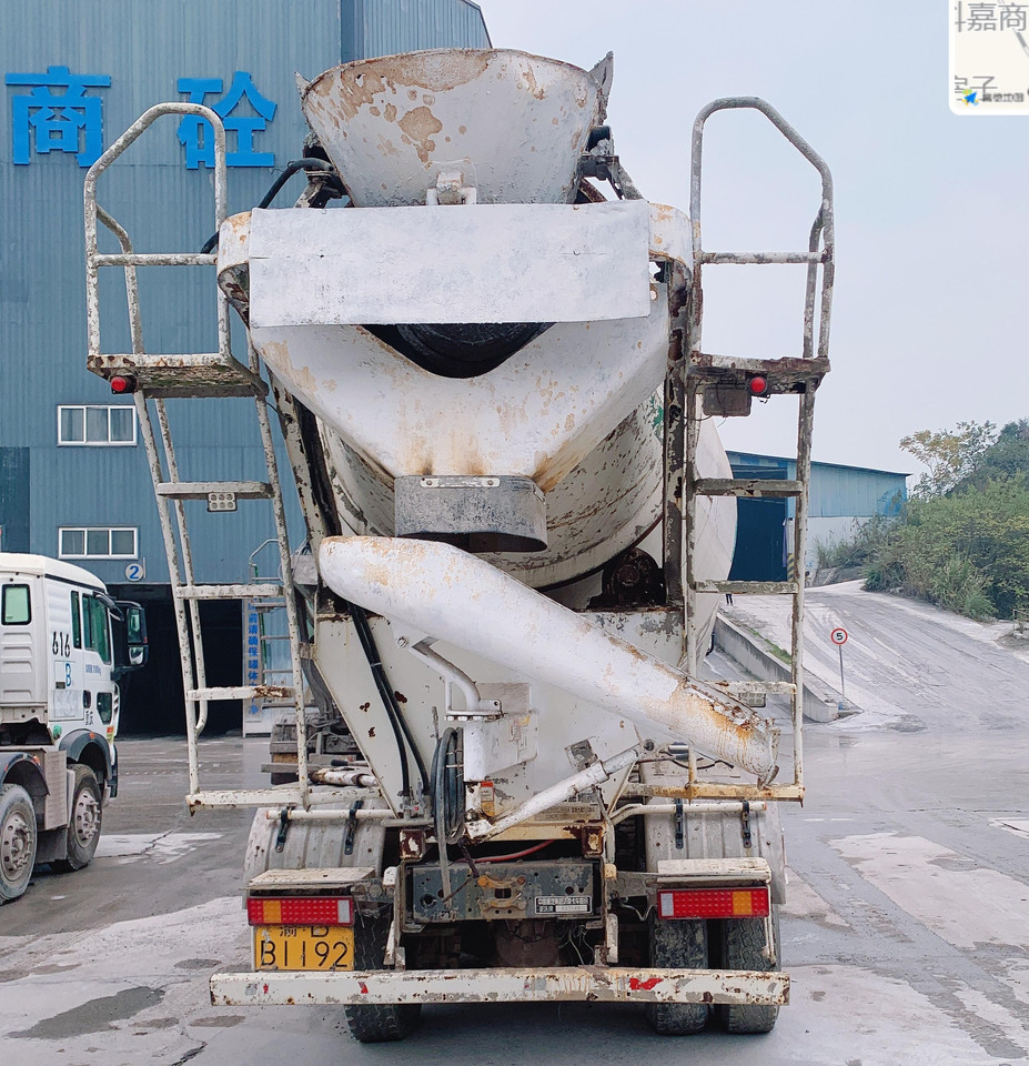 XCMG Official G4806E HOWO Cement Concrete Mixer Used 12 Cubic Meters Concrete Mixer Cement Truck - Автобетонозмішувач: фото 4 XCMG Official G4806E HOWO Cement Concrete Mixer Used 12 Cubic Meters Concrete Mixer Cement Truck - Автобетонозмішувач: фото 4
