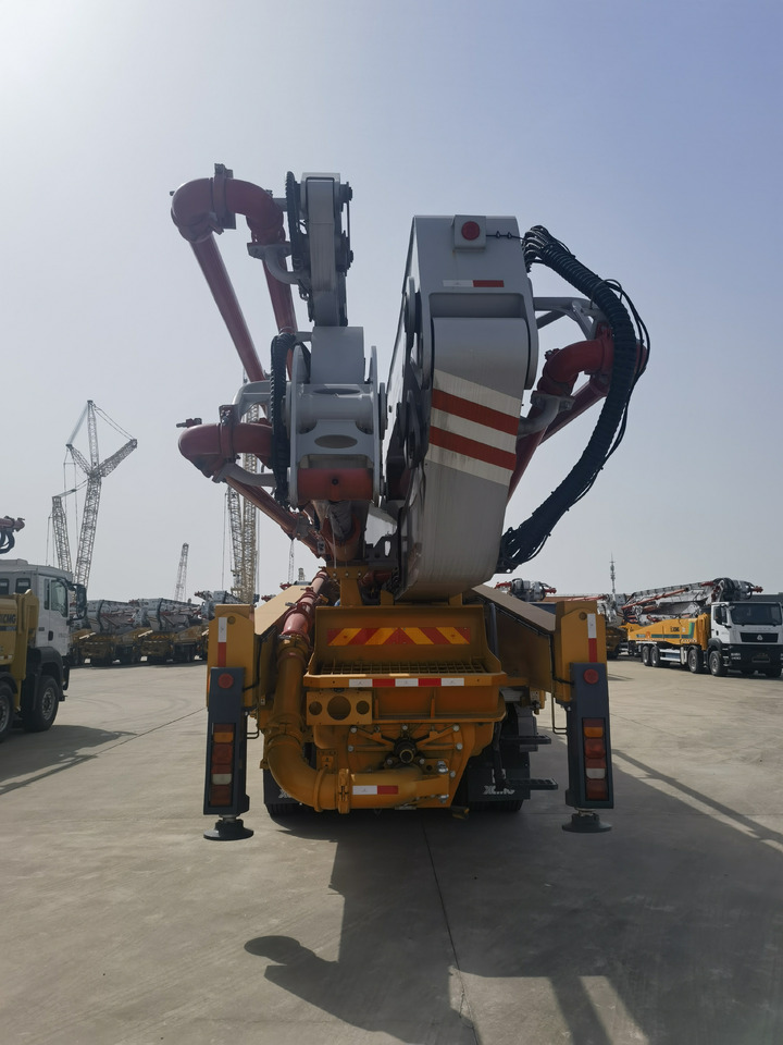 XCMG Official Second Hand 62m Concrete Boom Pump HB62V Truck Mounted Concrete Pump For Sale - Автобетононасос: фото 5 XCMG Official Second Hand 62m Concrete Boom Pump HB62V Truck Mounted Concrete Pump For Sale - Автобетононасос: фото 5