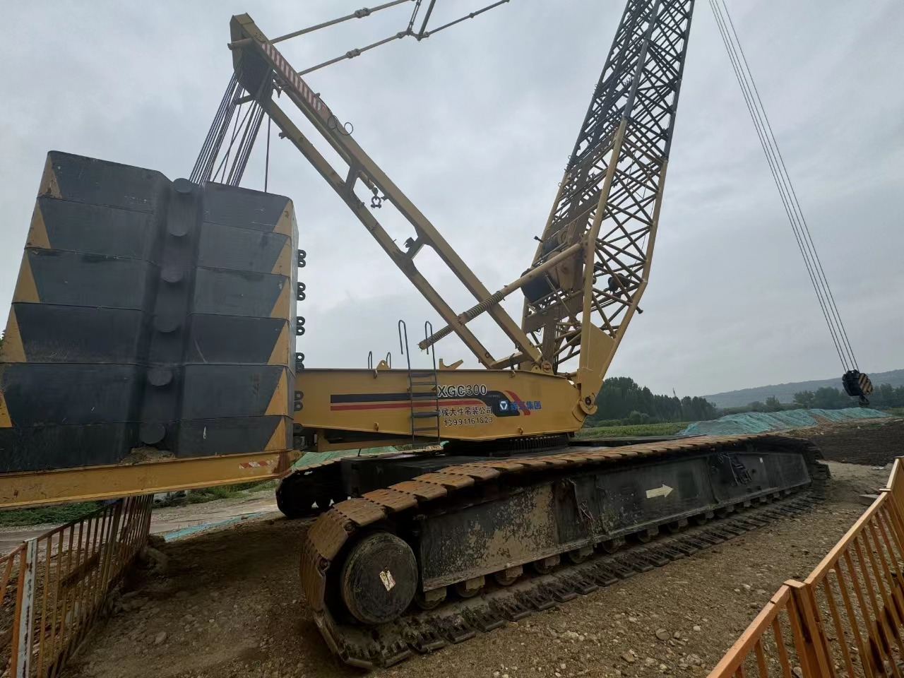 XCMG Official Second Hand Crawler Crane Lifting Equipment Mobile XGC300 300 Ton Crane Price - Гусеничний кран: фото 3 XCMG Official Second Hand Crawler Crane Lifting Equipment Mobile XGC300 300 Ton Crane Price - Гусеничний кран: фото 3