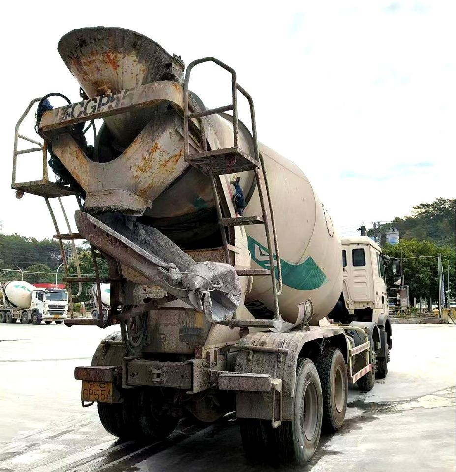 XCMG Official Used Concrete Mixer Truck HOWO G4802D 12m³ Cement Mixer Truck Price - Автобетонозмішувач: фото 3 XCMG Official Used Concrete Mixer Truck HOWO G4802D 12m³ Cement Mixer Truck Price - Автобетонозмішувач: фото 3