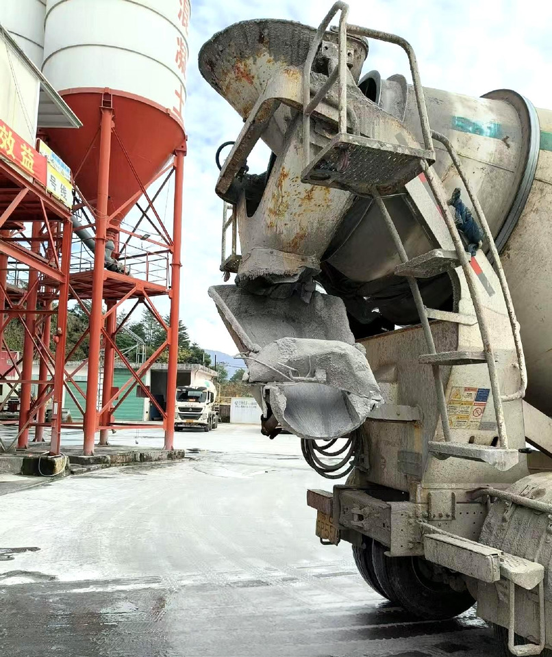 XCMG Official Used Concrete Mixer Truck HOWO G4802D 12m³ Cement Mixer Truck Price - Автобетонозмішувач: фото 2 XCMG Official Used Concrete Mixer Truck HOWO G4802D 12m³ Cement Mixer Truck Price - Автобетонозмішувач: фото 2