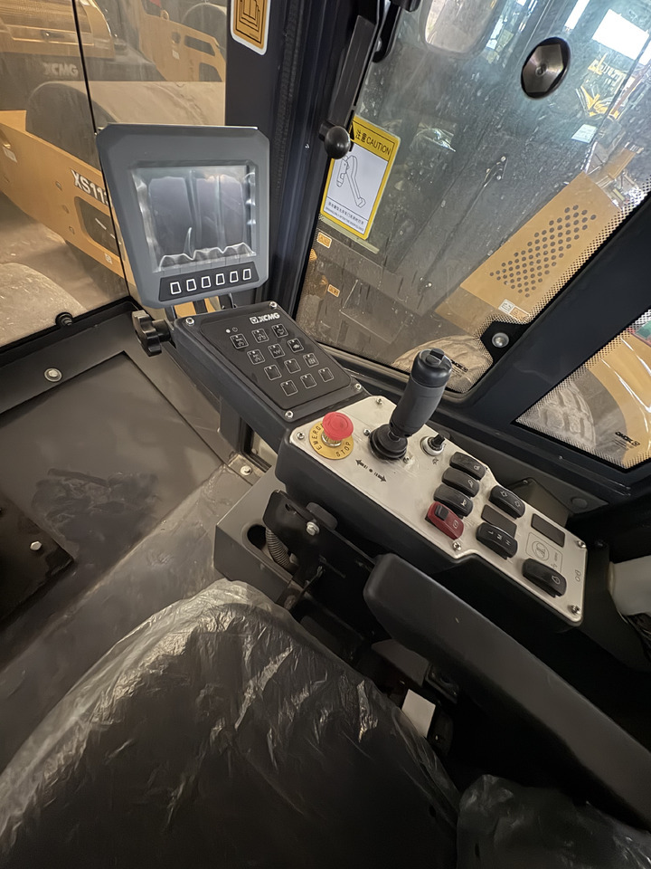 XCMG Used XS83 8 ton small single drum compactor road roller with diesel engine - Дорожній каток: фото 2 XCMG Used XS83 8 ton small single drum compactor road roller with diesel engine - Дорожній каток: фото 2