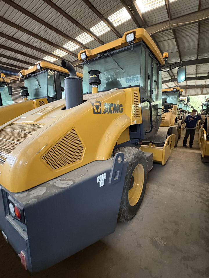 XCMG Used XS83 8 ton small single drum compactor road roller with diesel engine - Дорожній каток: фото 5 XCMG Used XS83 8 ton small single drum compactor road roller with diesel engine - Дорожній каток: фото 5