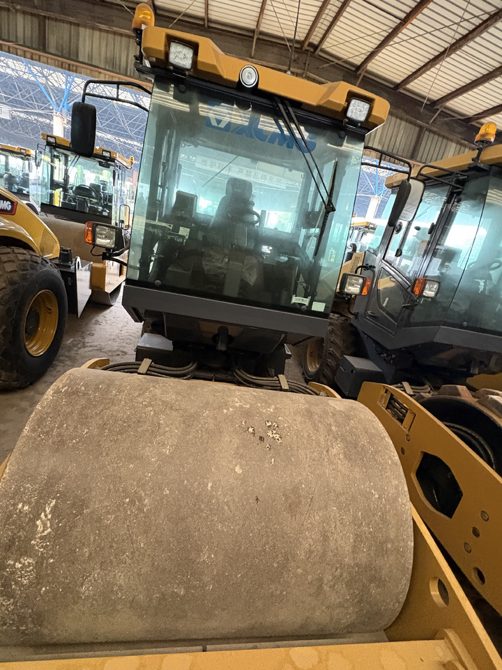 XCMG Used XS83 8 ton small single drum compactor road roller with diesel engine - Дорожній каток: фото 4 XCMG Used XS83 8 ton small single drum compactor road roller with diesel engine - Дорожній каток: фото 4