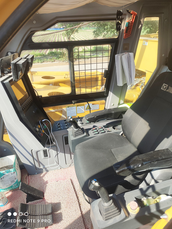 XCMG XGC200 200 tons hydraulic boom used crawler crane 2019 with good condition - Гусеничний кран: фото 4 XCMG XGC200 200 tons hydraulic boom used crawler crane 2019 with good condition - Гусеничний кран: фото 4