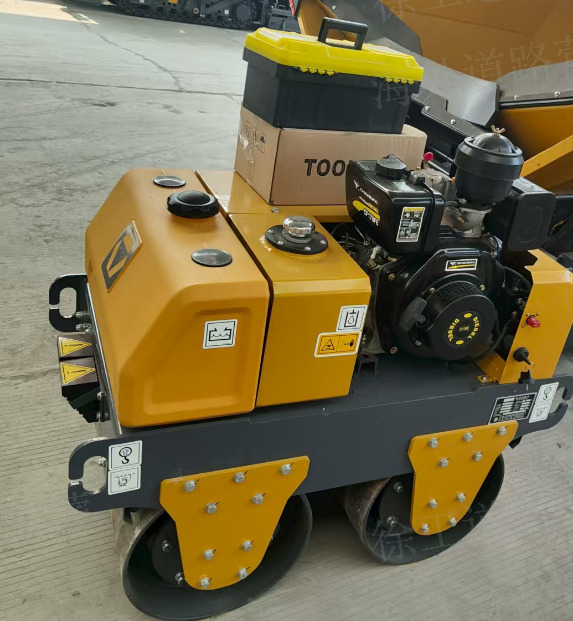 XCMG XMR050 small double mini vibration drum vibratory road roller price - Міні коток: фото 5 XCMG XMR050 small double mini vibration drum vibratory road roller price - Міні коток: фото 5
