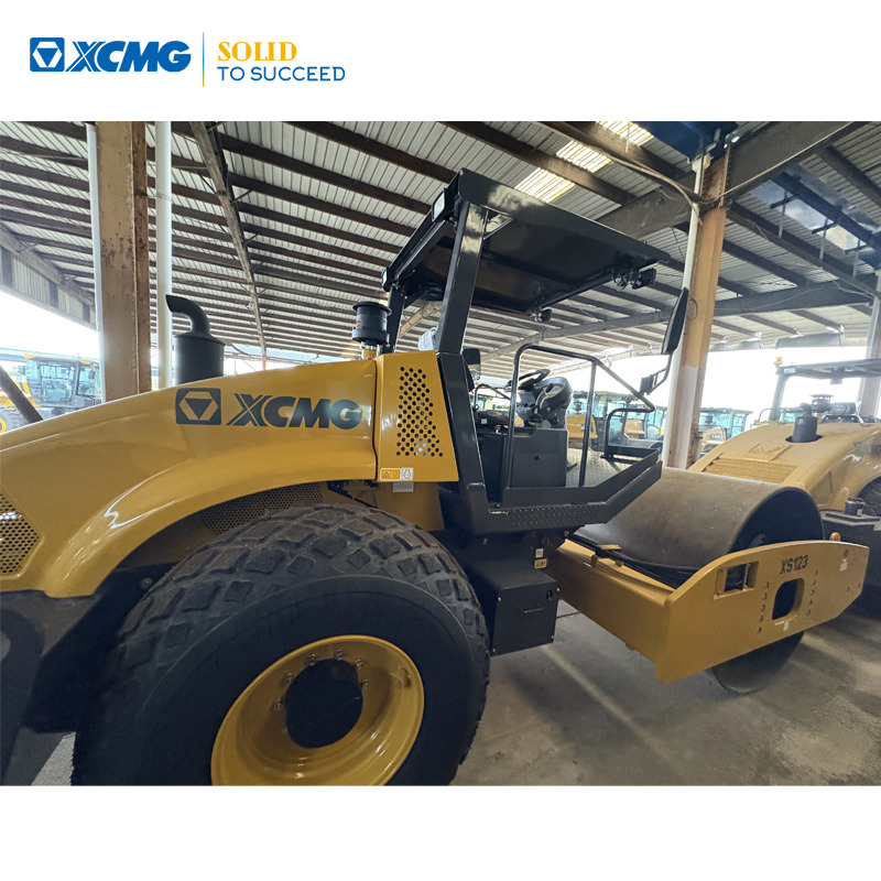 XCMG XS123 12ton used hydraulic road roller price - Дорожній каток: фото 1 XCMG XS123 12ton used hydraulic road roller price - Дорожній каток: фото 1