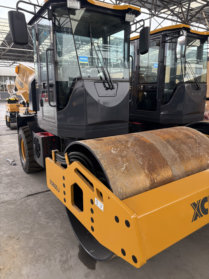 XCMG XS600J 6 ton small single drum Vibratory road Roller - Дорожній каток: фото 2 XCMG XS600J 6 ton small single drum Vibratory road Roller - Дорожній каток: фото 2