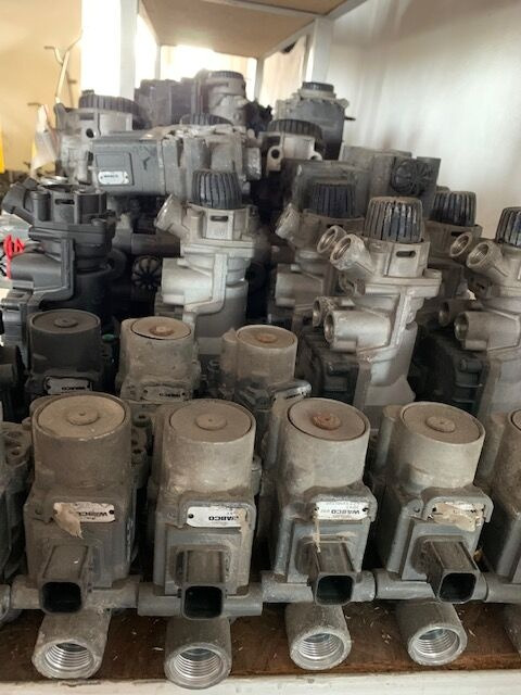 1867005   DAF XF 106 truck - Гальмівний клапан в категорії Вантажівки: фото 5 1867005   DAF XF 106 truck - Гальмівний клапан в категорії Вантажівки: фото 5