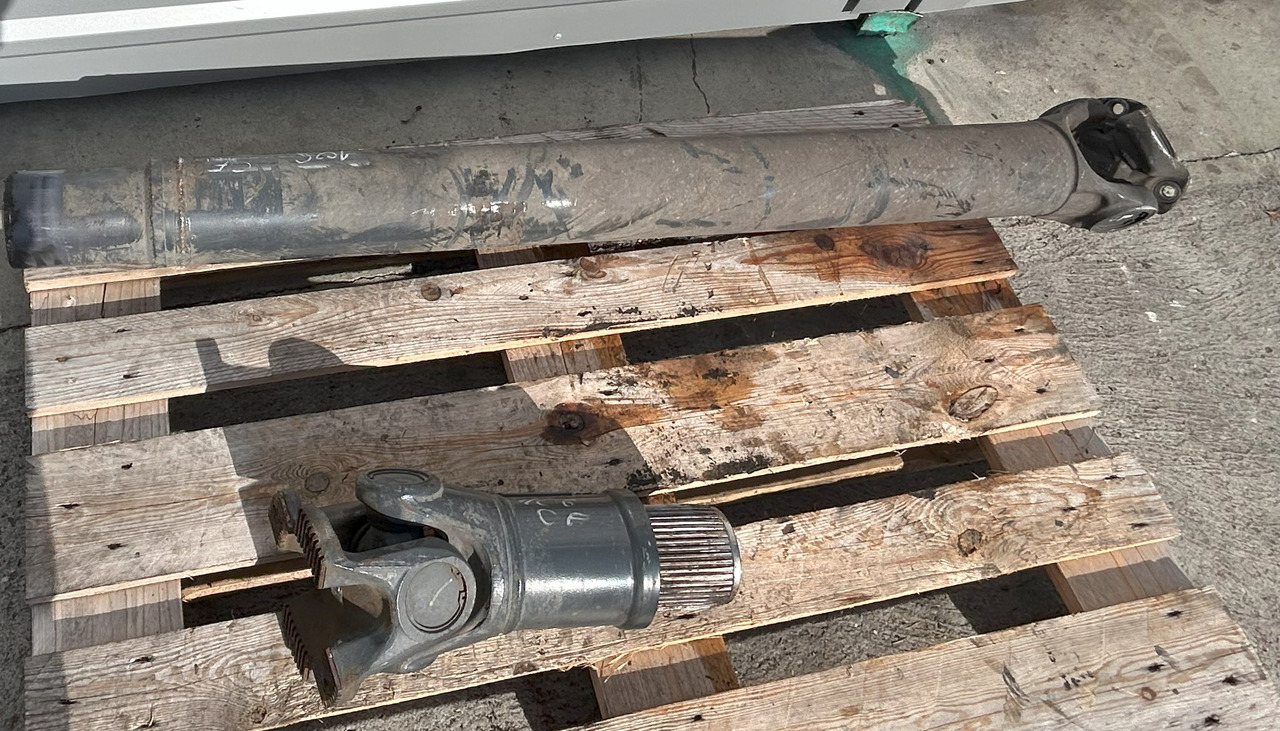 DAF CF EURO 6 440 DRIVE SHAFT LENGTH 1640 MM - Карданний вал: фото 2 DAF CF EURO 6 440 DRIVE SHAFT LENGTH 1640 MM - Карданний вал: фото 2