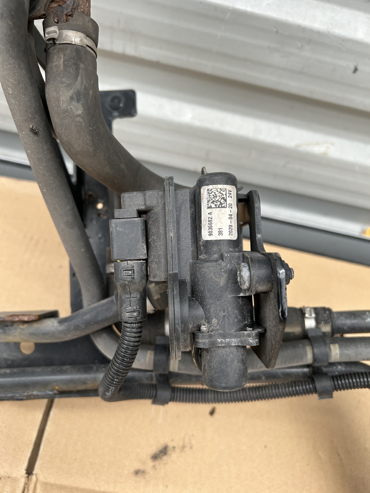 DAF TUBE THREE-WAY VALVE WEBASTO WATER 9036682 - Частина системи кондиціонування: фото 2 DAF TUBE THREE-WAY VALVE WEBASTO WATER 9036682 - Частина системи кондиціонування: фото 2