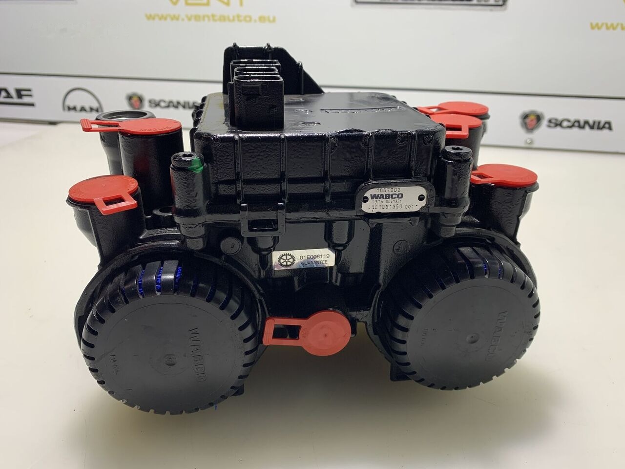 DAF XF 106 1818832 1867002   DAF XF 106 truck - Гальмівний клапан в категорії Вантажівки: фото 1 DAF XF 106 1818832 1867002   DAF XF 106 truck - Гальмівний клапан в категорії Вантажівки: фото 1