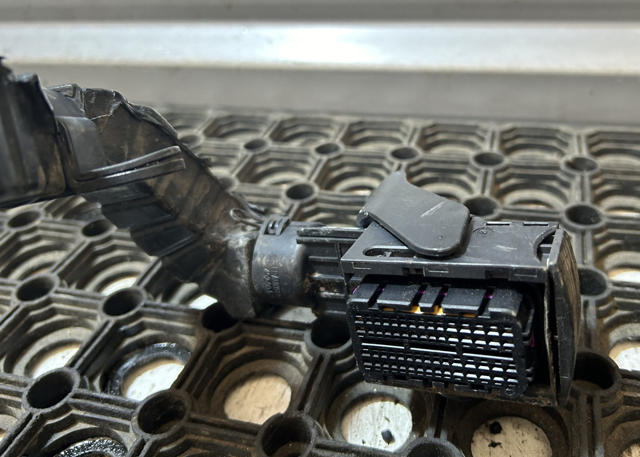 DAF XF 106 480 HARNESS INSTALLATION OF CATALYTIC CONVERTER - Кабелі/ Дроти: фото 2 DAF XF 106 480 HARNESS INSTALLATION OF CATALYTIC CONVERTER - Кабелі/ Дроти: фото 2