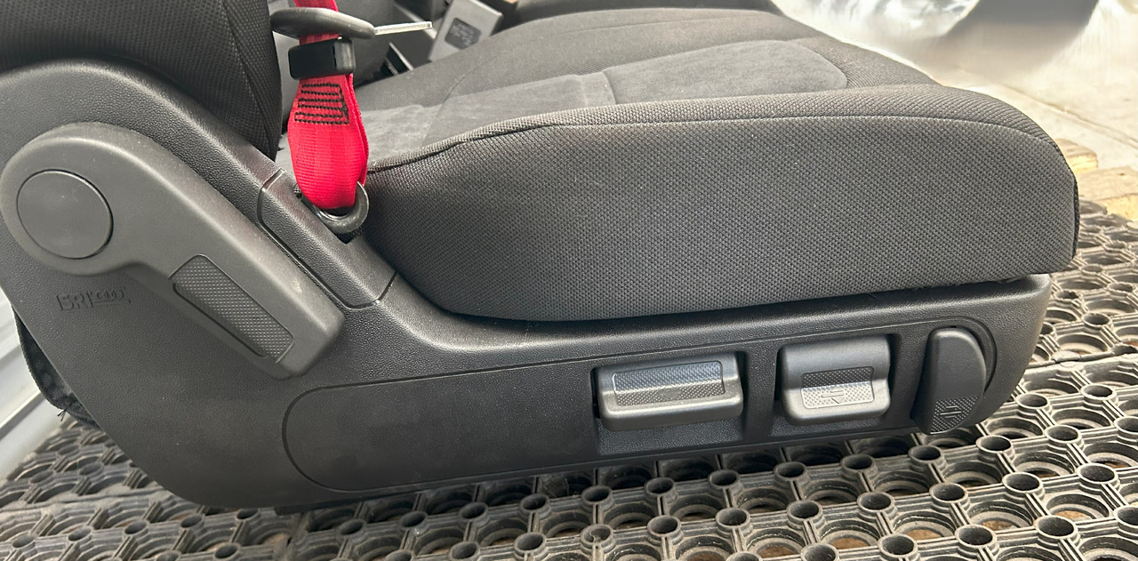 IVECO NEW SET OF SEATS IVECO S-WAY - Сидіння: фото 5 IVECO NEW SET OF SEATS IVECO S-WAY - Сидіння: фото 5