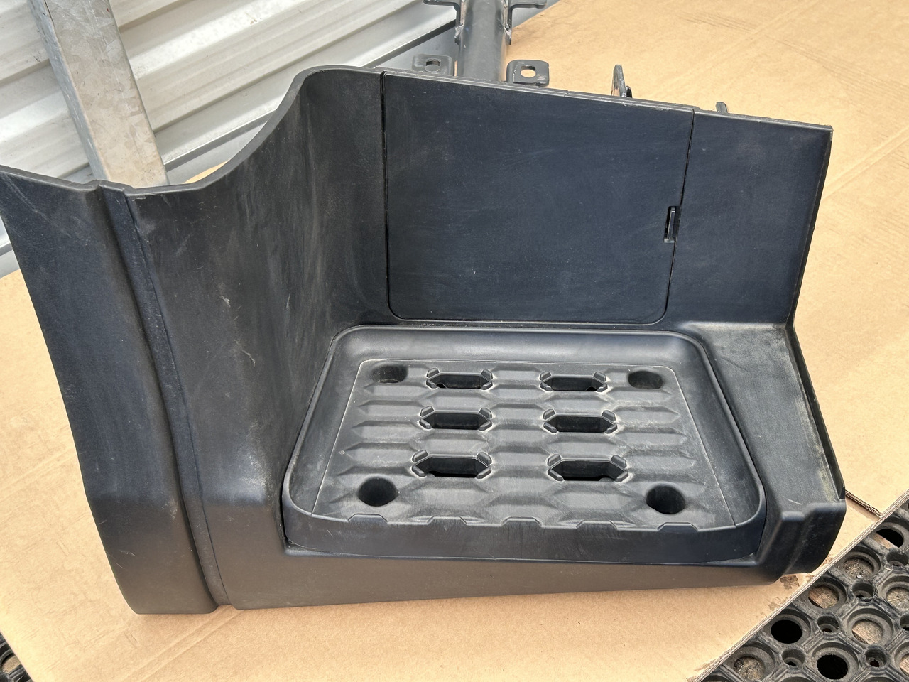 IVECO STOPIEŃ PRAWY STOPNICA + MOCOWANIE S-WAY - Підніжка: фото 5 IVECO STOPIEŃ PRAWY STOPNICA + MOCOWANIE S-WAY - Підніжка: фото 5