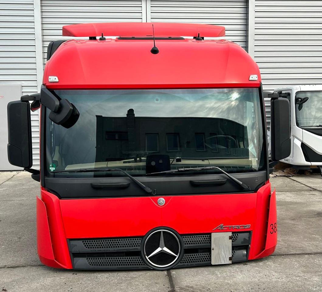 Mercedes Actros MP4 - Кабіна: фото 1 Mercedes Actros MP4 - Кабіна: фото 1