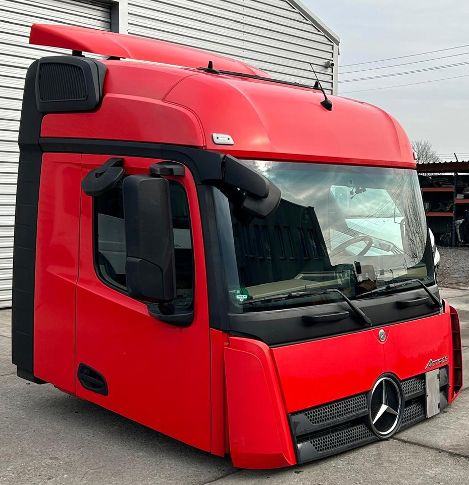 Mercedes Actros MP4 - Кабіна: фото 3 Mercedes Actros MP4 - Кабіна: фото 3