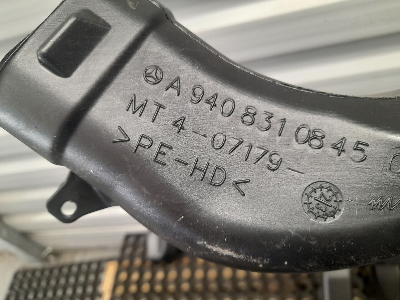 Mercedes-Benz ATEGO 2023 - Впускна труба в категорії Вантажівки: фото 3 Mercedes-Benz ATEGO 2023 - Впускна труба в категорії Вантажівки: фото 3